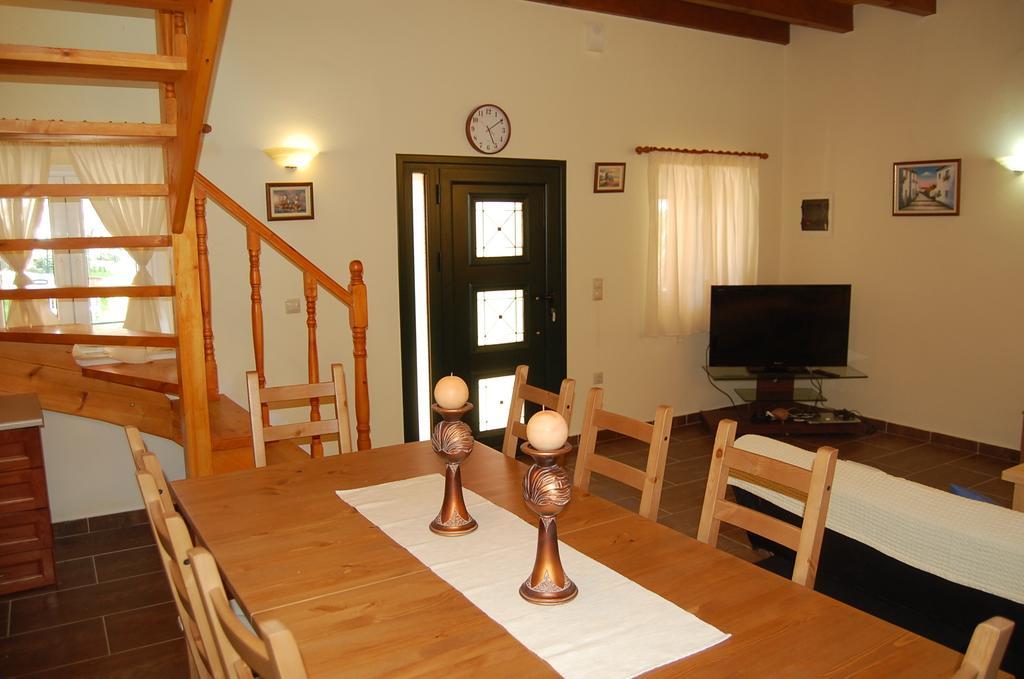 בוקארי Chris And Nick Corfu Villa חדר תמונה