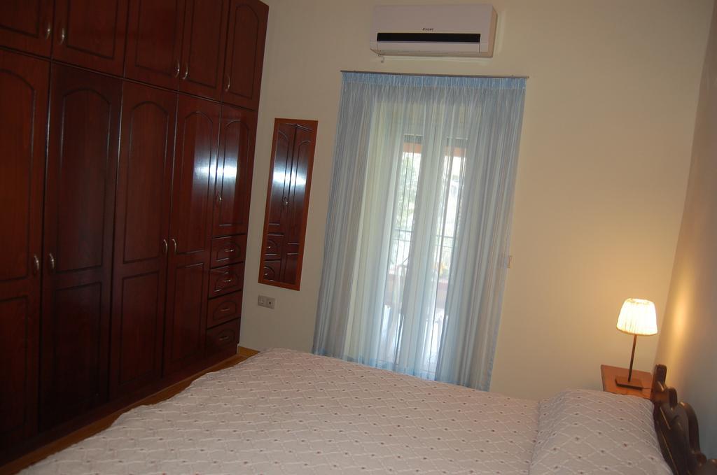 בוקארי Chris And Nick Corfu Villa חדר תמונה