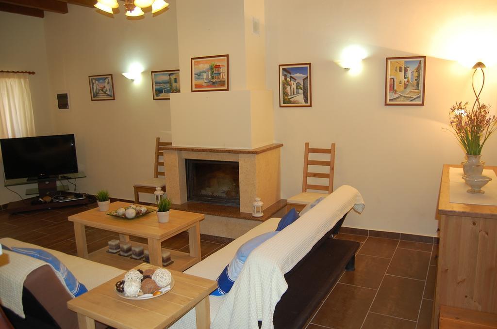 בוקארי Chris And Nick Corfu Villa חדר תמונה