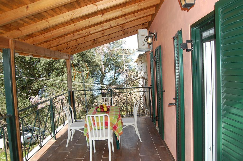 בוקארי Chris And Nick Corfu Villa חדר תמונה